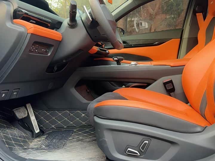 Фото 4 - Changan UNI-V