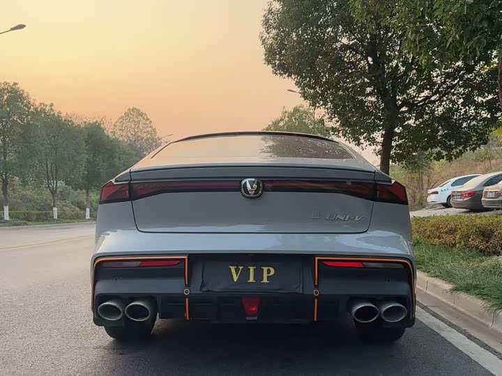 Фото 8 - Changan UNI-V