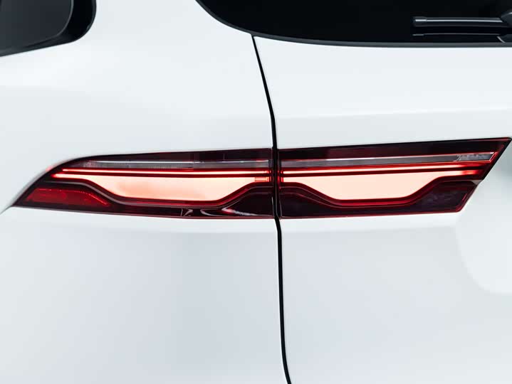 Фото 8 - Jaguar F-Pace