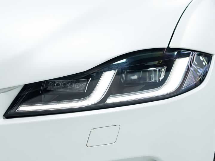 Фото 9 - Jaguar F-Pace