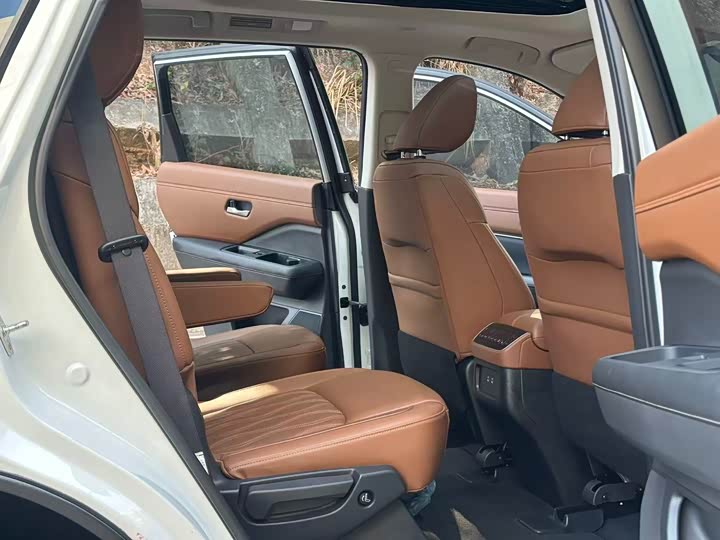 Фото 9 - Nissan Pathfinder