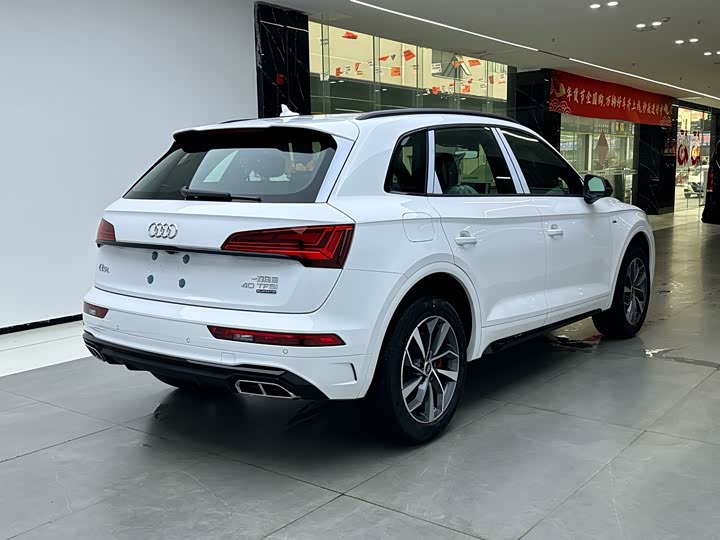 Фото 3 - Audi Q5L