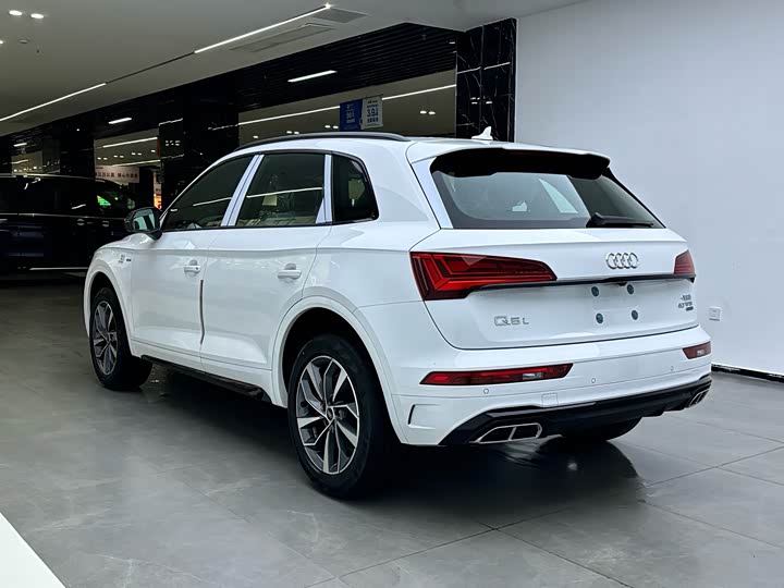 Фото 4 - Audi Q5L