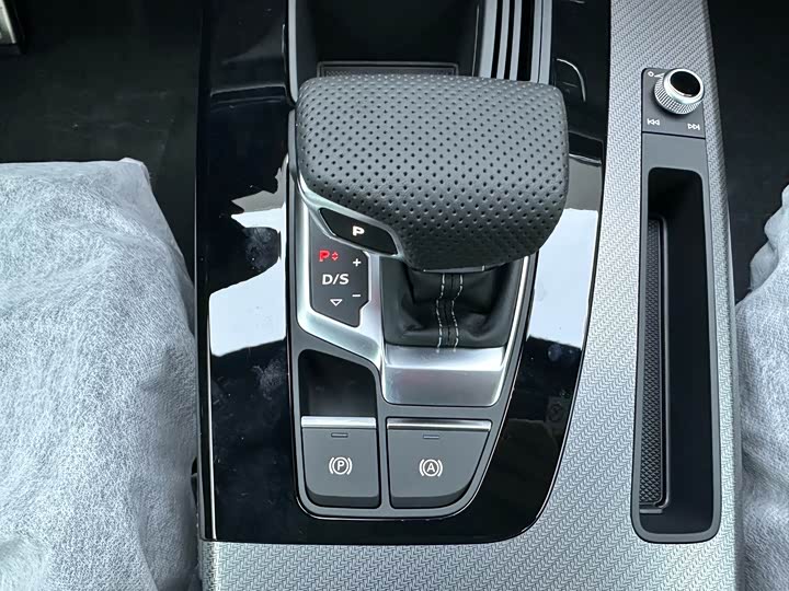 Фото 9 - Audi Q5L