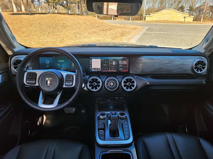 Фото 4 - Tank 300