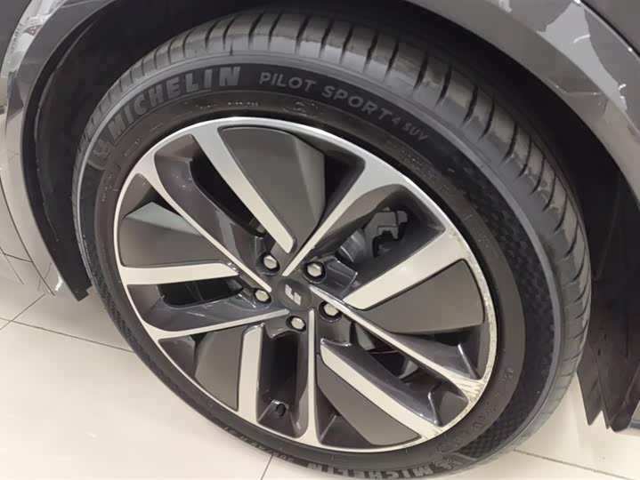 Фото 5 - LiXiang L7