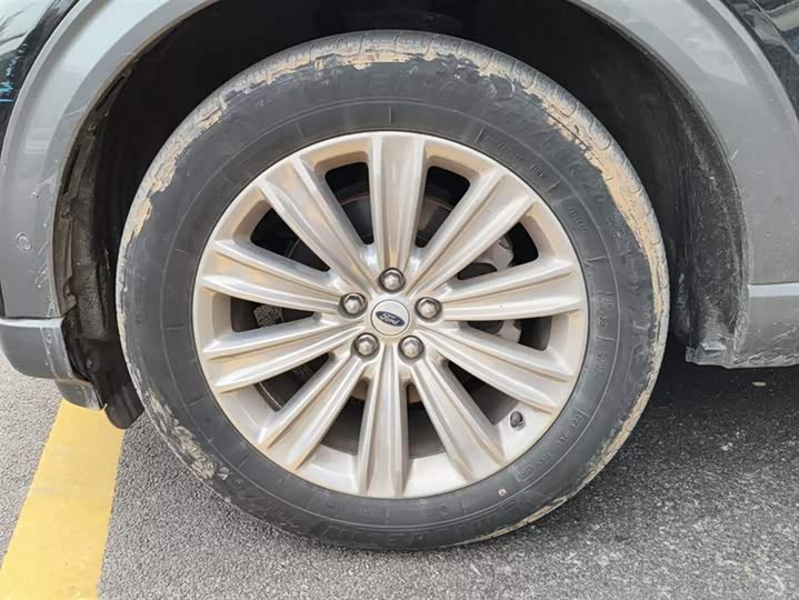 Фото 6 - Ford Explorer