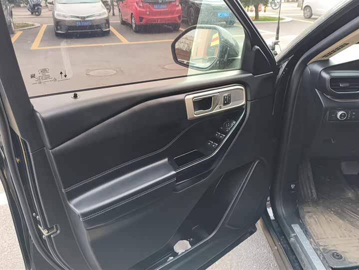 Фото 7 - Ford Explorer