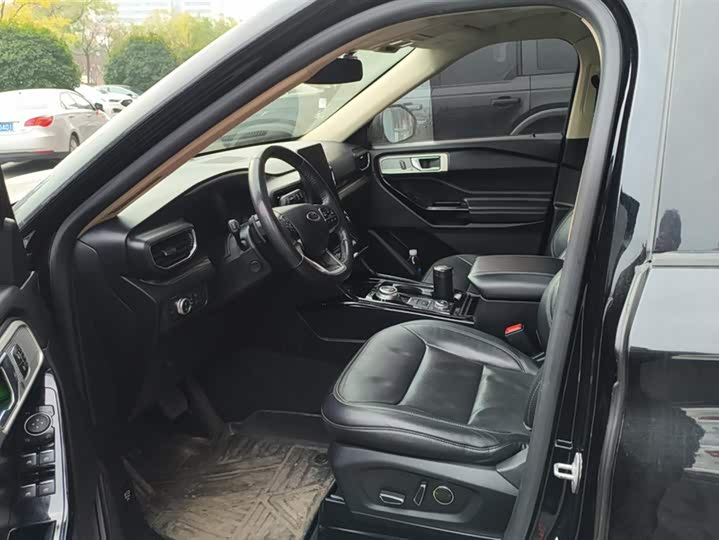 Фото 9 - Ford Explorer