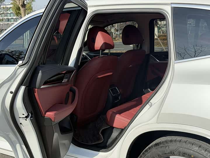 Фото 9 - BMW iX3