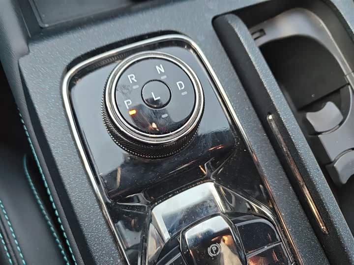 Фото 7 - Ford Equator Sport