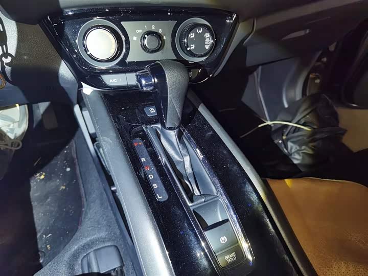 Фото 7 - Honda Vezel