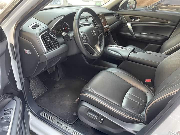 Фото 8 - Honda Avancier