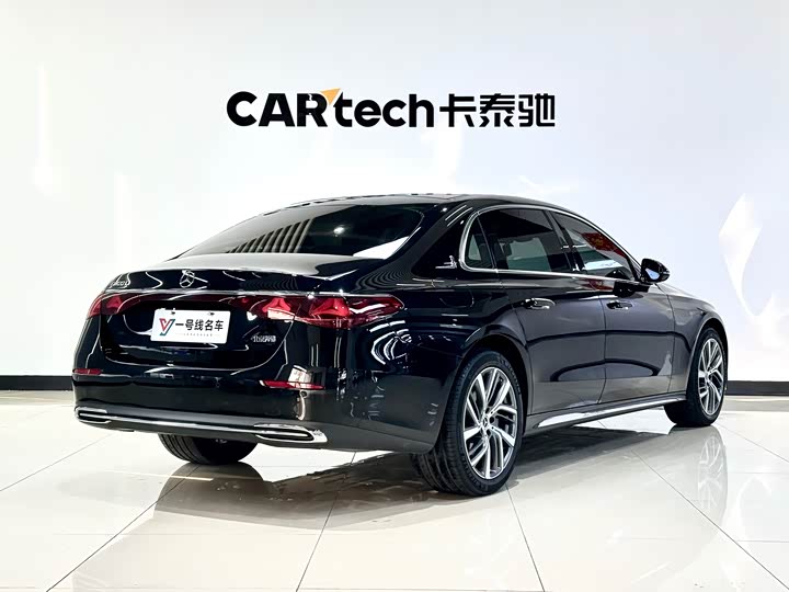 Фото 3 - Mercedes-Benz E-Class