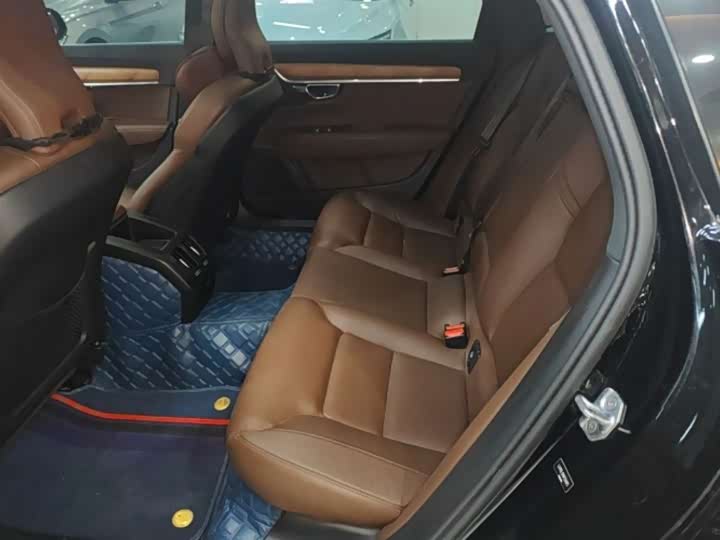 Фото 8 - Volvo S90