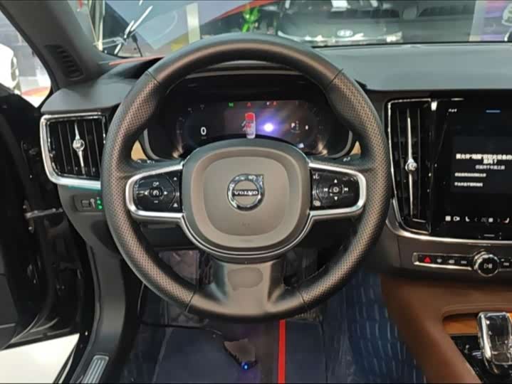 Фото 9 - Volvo S90
