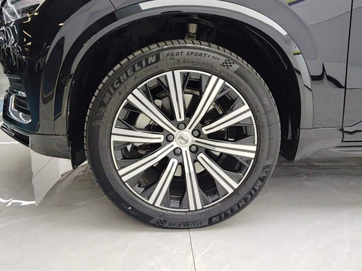 Фото 6 - Volvo XC90