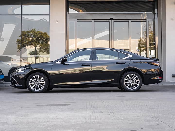 Фото 4 - Lexus ES