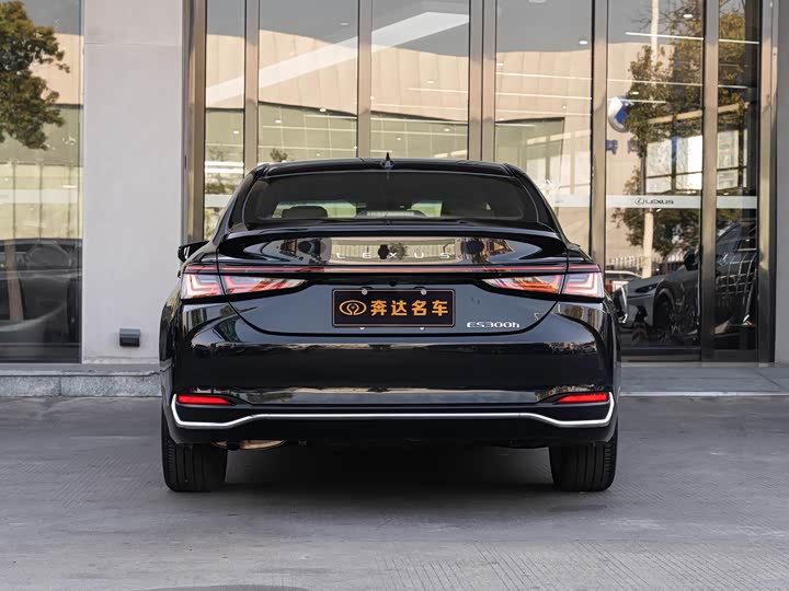 Фото 5 - Lexus ES