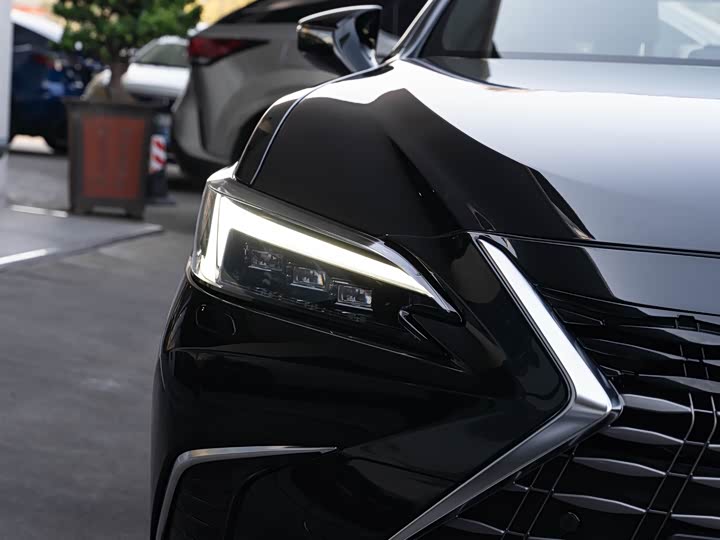 Фото 6 - Lexus ES