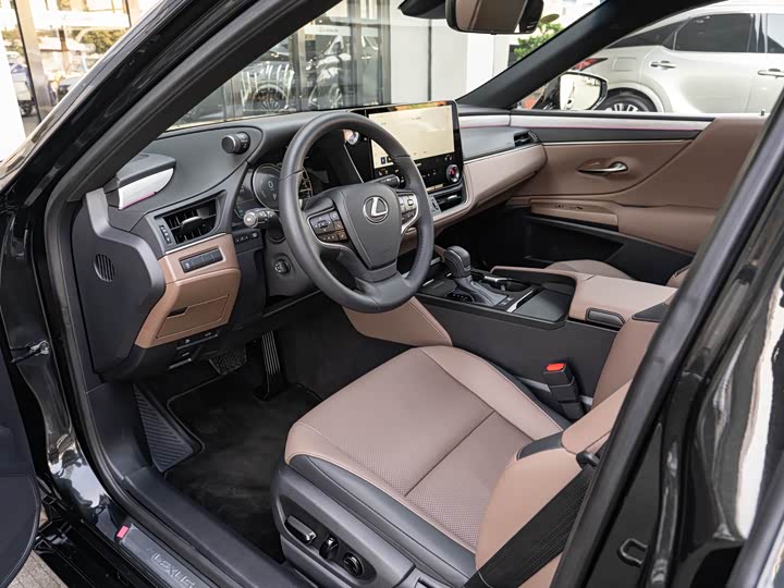 Фото 9 - Lexus ES