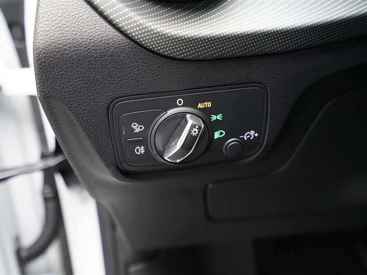 Фото 6 - Audi Q2L