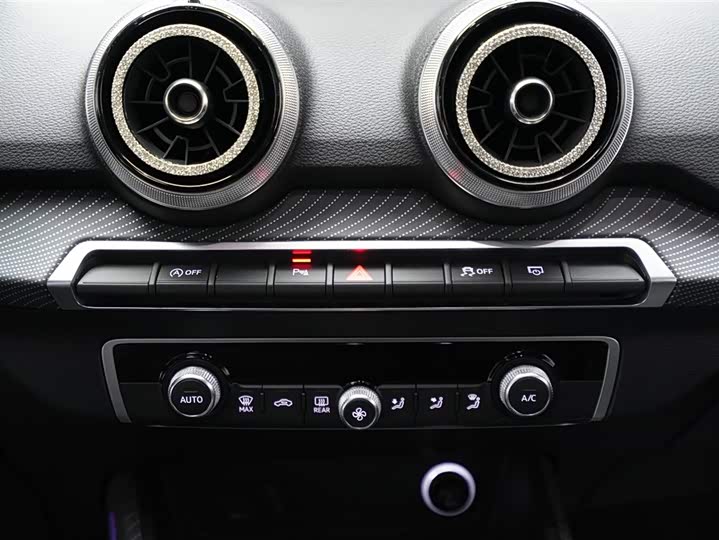 Фото 9 - Audi Q2L