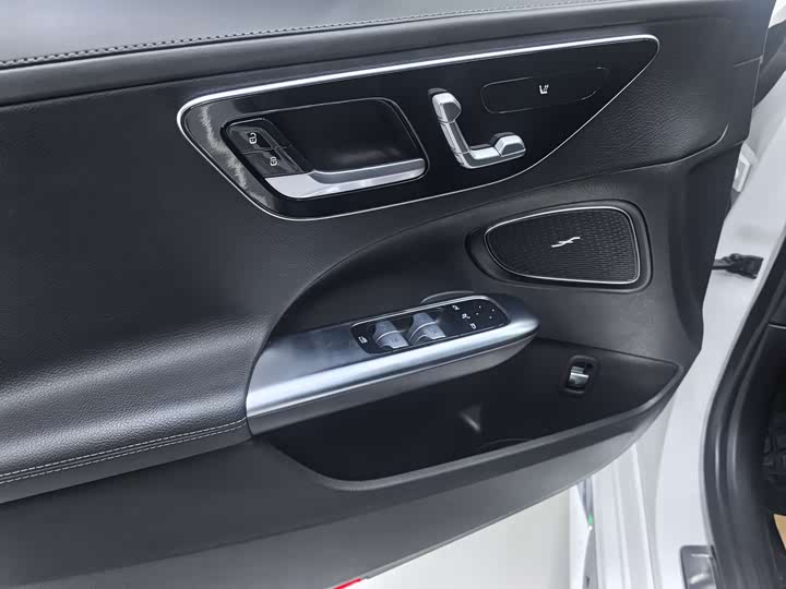 Фото 9 - Mercedes-Benz C-Class