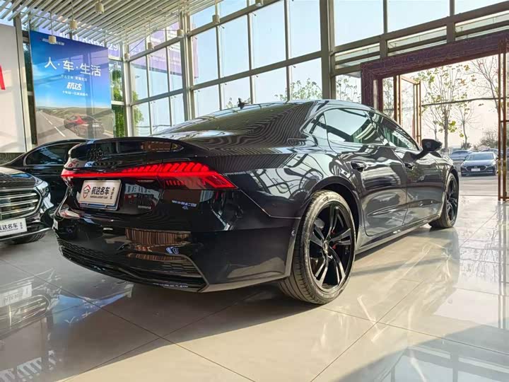 Фото 4 - Audi A7L