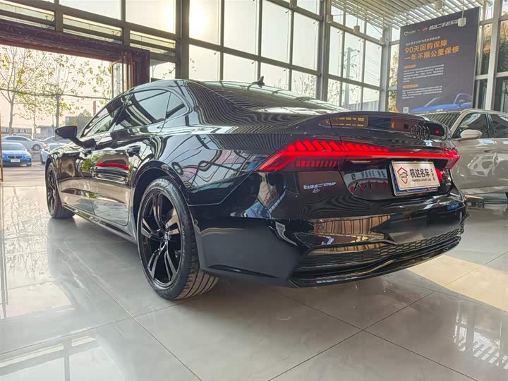 Фото 6 - Audi A7L