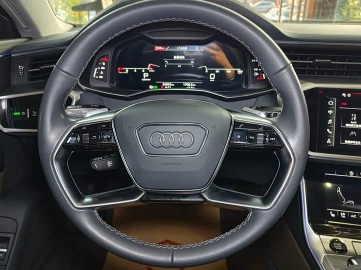 Фото 8 - Audi A7L
