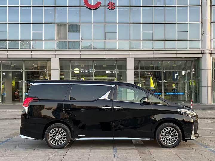 Фото 5 - Lexus LM