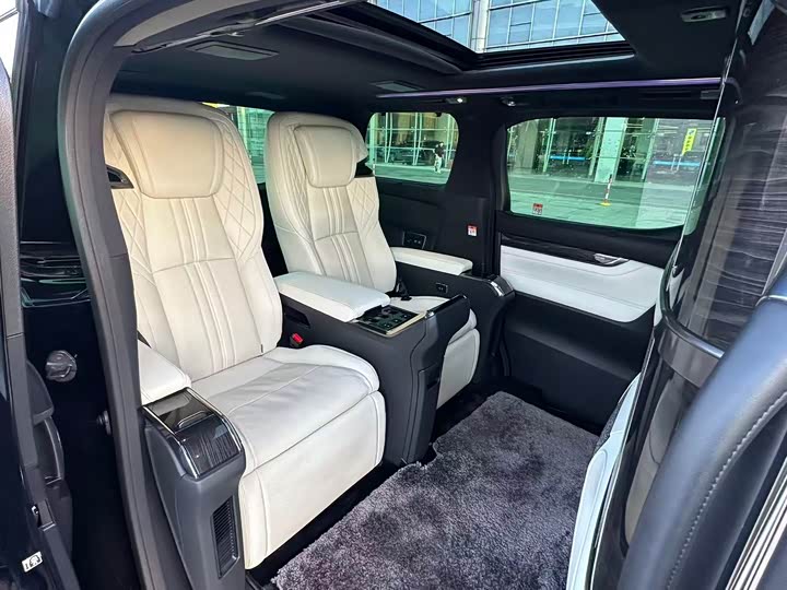 Фото 9 - Lexus LM