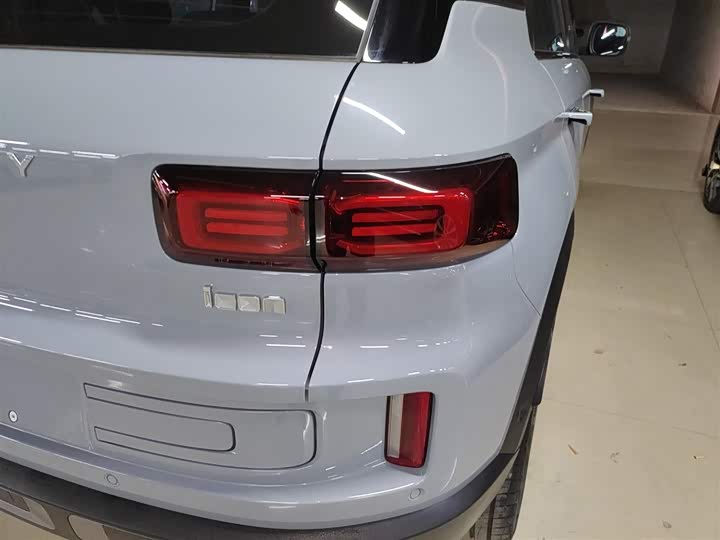 Фото 8 - Geely Icon