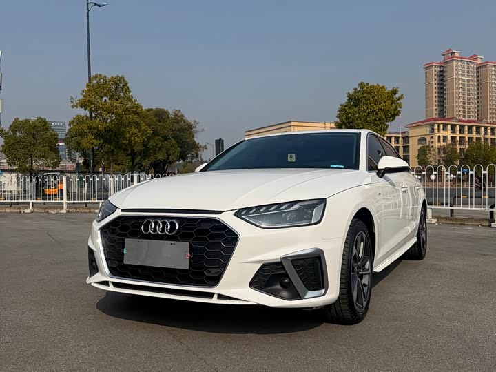 Фото 1 - Audi A4L