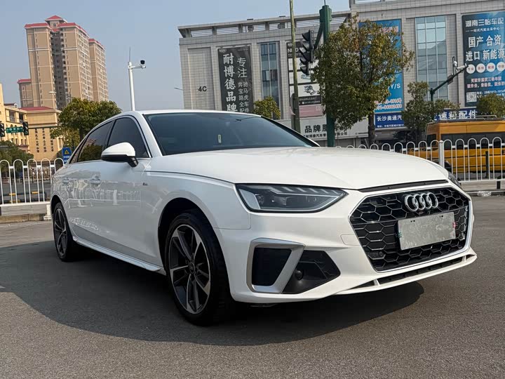 Фото 3 - Audi A4L