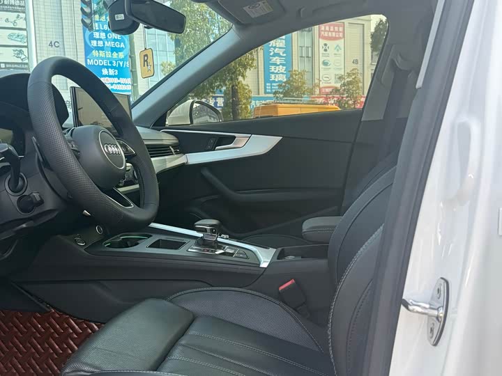 Фото 5 - Audi A4L