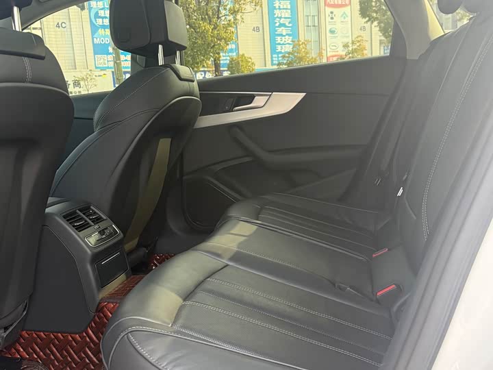 Фото 6 - Audi A4L