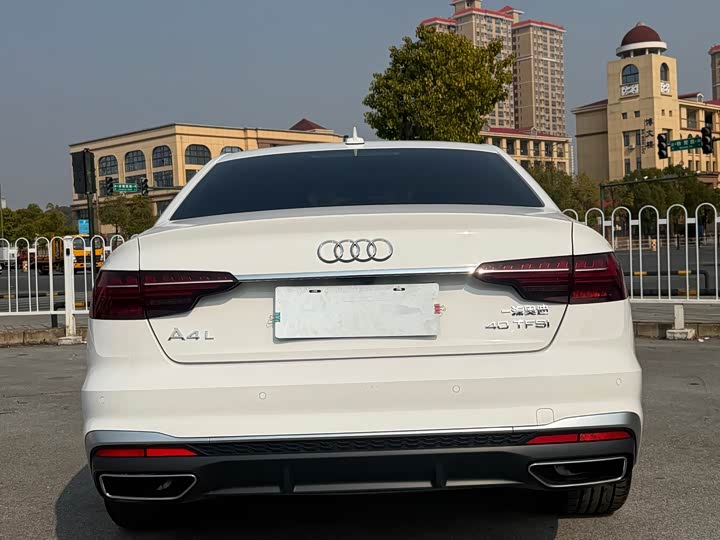 Фото 8 - Audi A4L