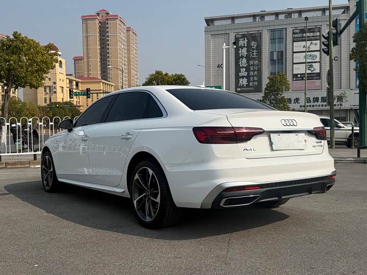 Фото 9 - Audi A4L