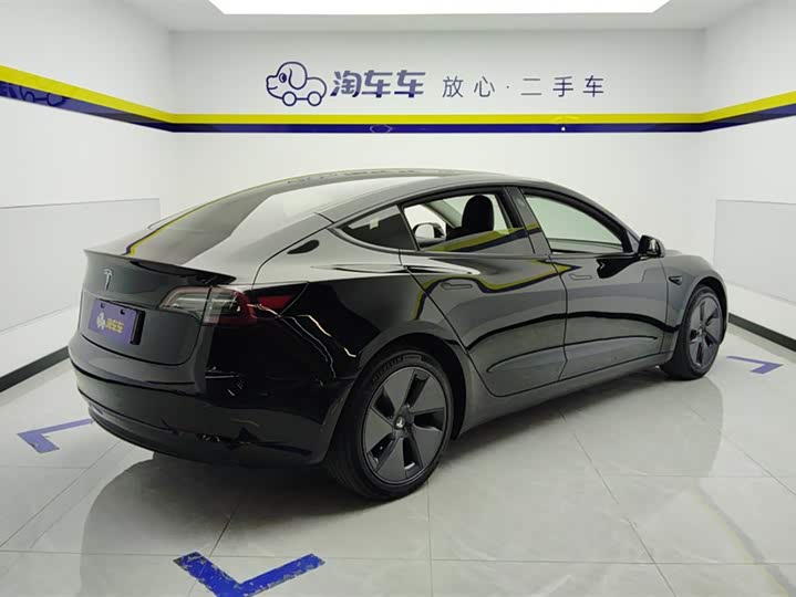 Фото 3 - Tesla Model 3