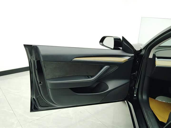 Фото 7 - Tesla Model 3