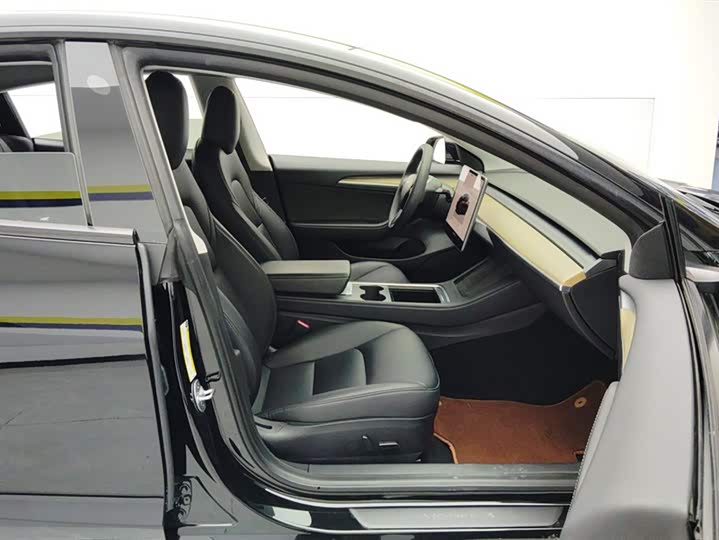 Фото 8 - Tesla Model 3