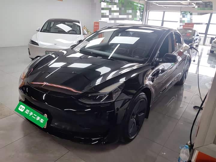 Фото 1 - Tesla Model 3