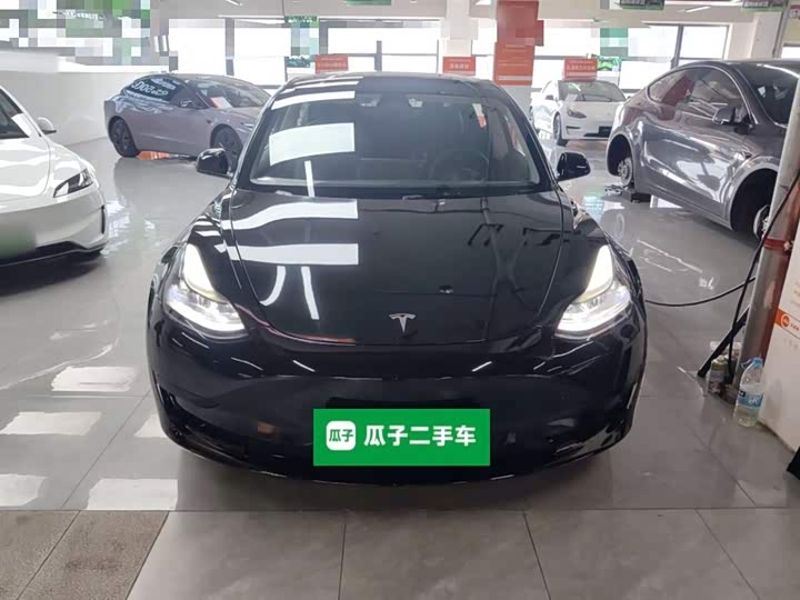 Фото 3 - Tesla Model 3