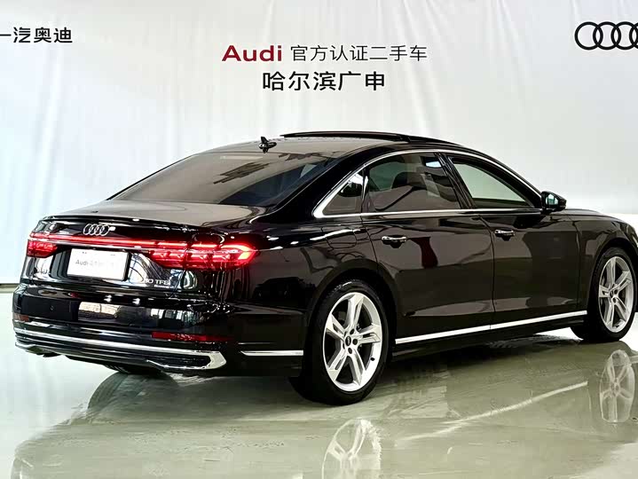 Фото 3 - Audi A8