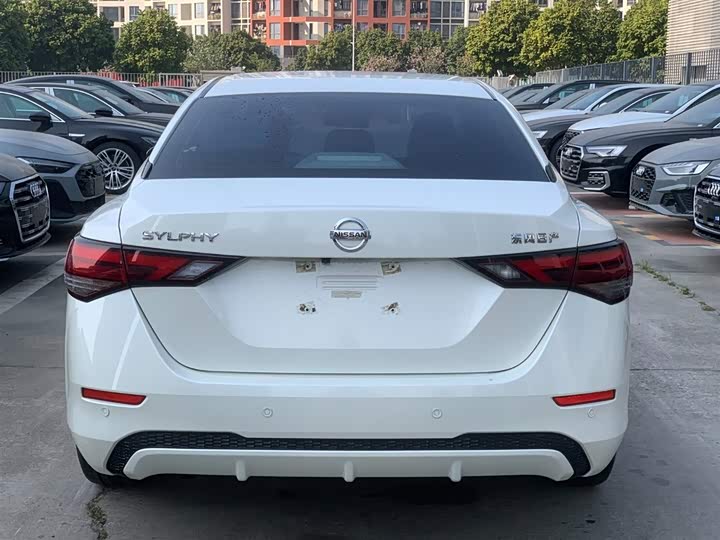 Фото 4 - Nissan Sylphy