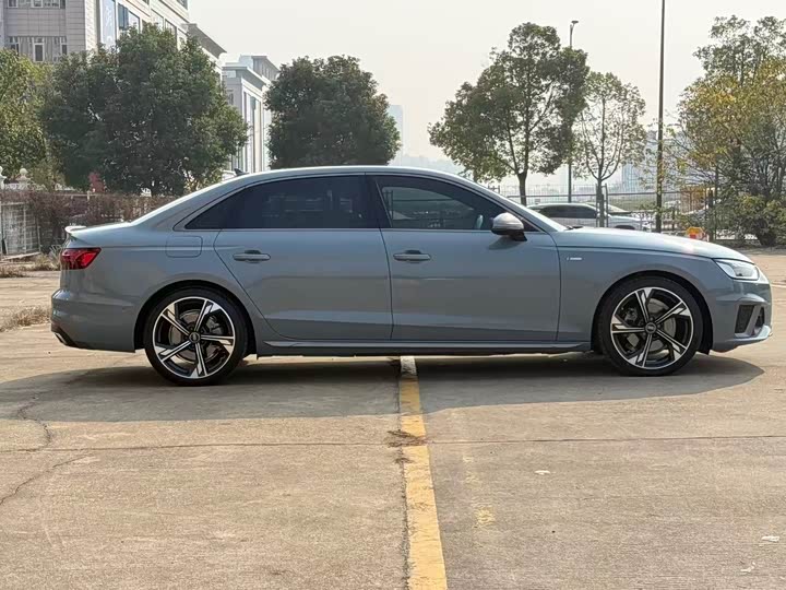 Фото 4 - Audi A4L