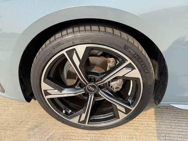 Фото 5 - Audi A4L