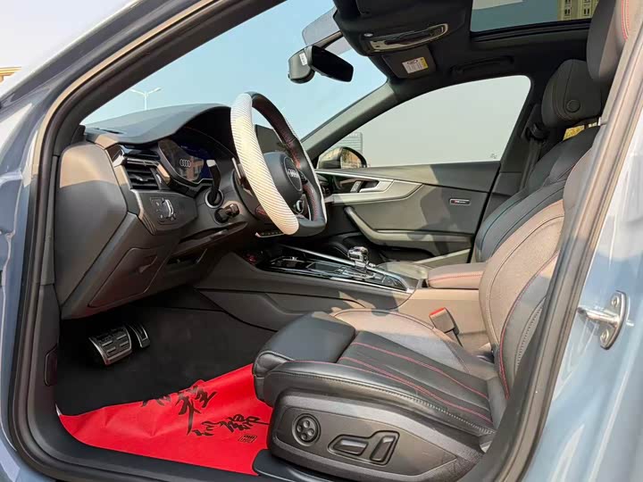 Фото 6 - Audi A4L